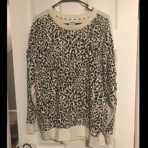 PINK Leopard boyfriend crew Sweater Size Large
